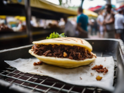 Arepa rellena de carne desmechada Arepa rellena de carne desmechada